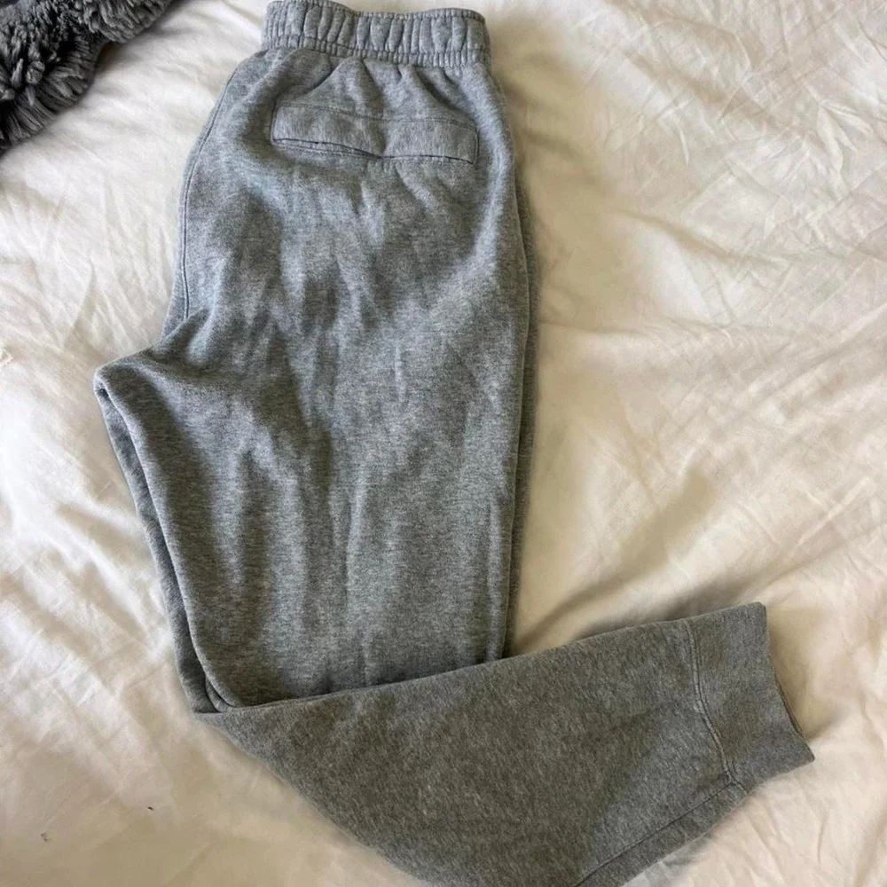 Nike Grey Cropped Sweatpants Fleece Joggers – S